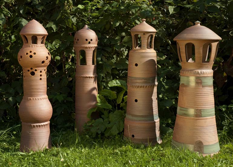Keramikobjekt im Garten